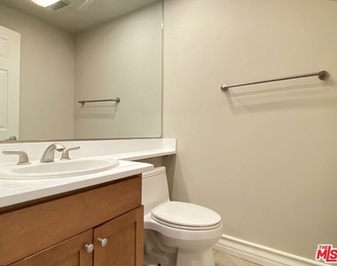 1227 Granville Avenue - Photo Thumbnail 8