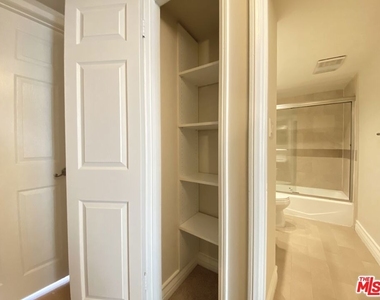 1227 Granville Avenue - Photo Thumbnail 20
