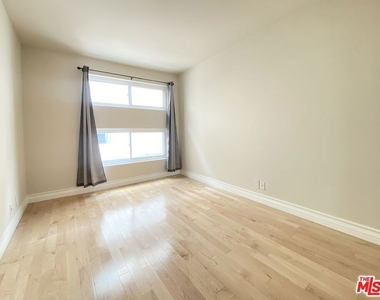 1227 Granville Avenue - Photo Thumbnail 14