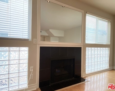 1227 Granville Avenue - Photo Thumbnail 3