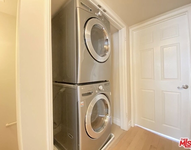 1227 Granville Avenue - Photo Thumbnail 19