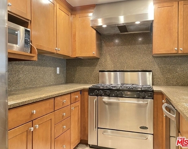 1227 Granville Avenue - Photo Thumbnail 5