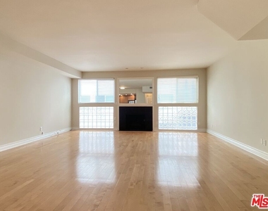 1227 Granville Avenue - Photo Thumbnail 2