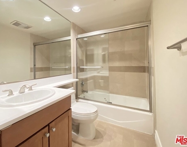 1227 Granville Avenue - Photo Thumbnail 16