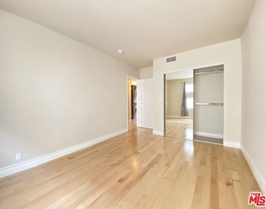 1227 Granville Avenue - Photo Thumbnail 18