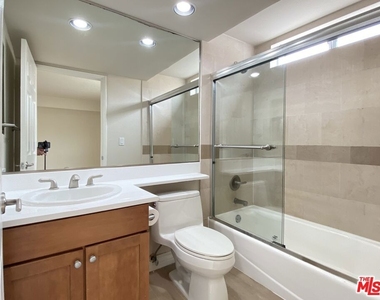 1227 Granville Avenue - Photo Thumbnail 13