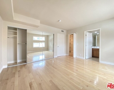 1227 Granville Avenue - Photo Thumbnail 11