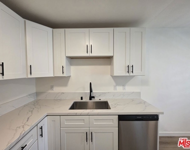 1411 Innes Place - Photo Thumbnail 4