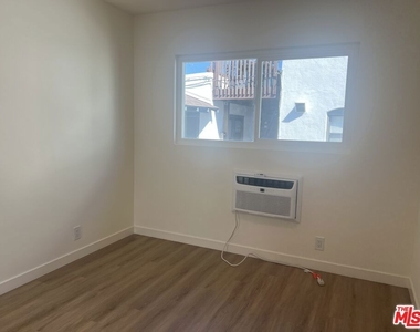 1411 Innes Place - Photo Thumbnail 15
