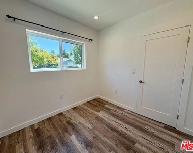 8045 Darby Avenue - Photo Thumbnail 5