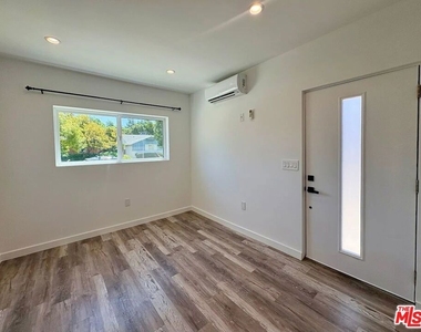 8045 Darby Avenue - Photo Thumbnail 4