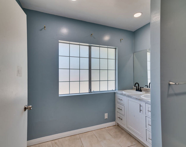 15013 Hartsook Street - Photo Thumbnail 20