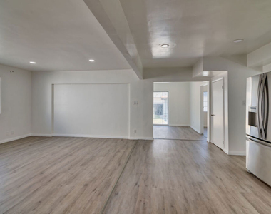 15013 Hartsook Street - Photo Thumbnail 31