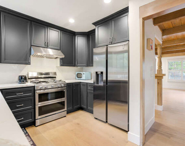 4437 Vantage Avenue - Photo Thumbnail 14