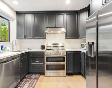 4437 Vantage Avenue - Photo Thumbnail 15