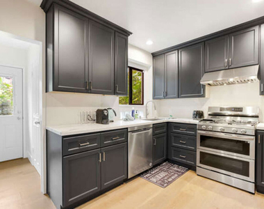 4437 Vantage Avenue - Photo Thumbnail 2