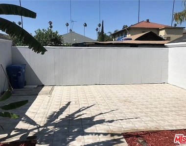 713 W 49th Place - Photo Thumbnail 10