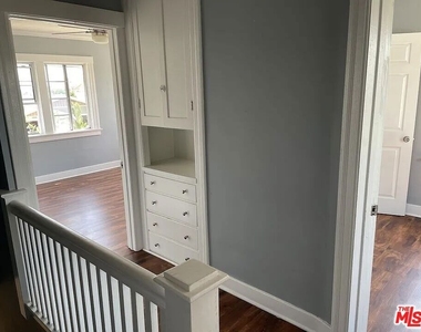 713 W 49th Place - Photo Thumbnail 5