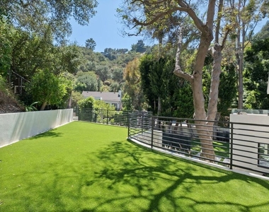 1712 N Beverly Glen Boulevard - Photo Thumbnail 29