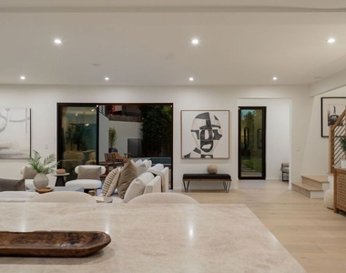 1712 N Beverly Glen Boulevard - Photo Thumbnail 6