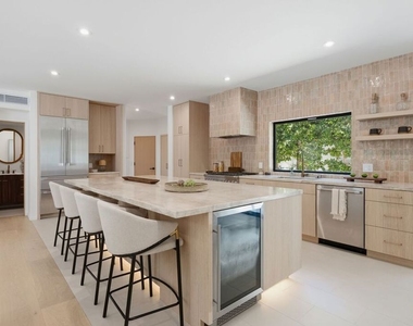 1712 N Beverly Glen Boulevard - Photo Thumbnail 8