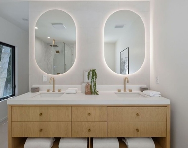 1712 N Beverly Glen Boulevard - Photo Thumbnail 21