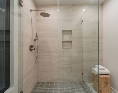 1712 N Beverly Glen Boulevard - Photo Thumbnail 24