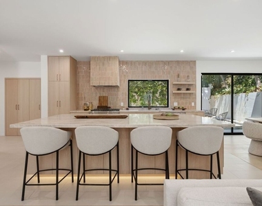 1712 N Beverly Glen Boulevard - Photo Thumbnail 7
