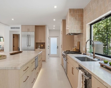 1712 N Beverly Glen Boulevard - Photo Thumbnail 14