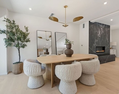 1712 N Beverly Glen Boulevard - Photo Thumbnail 10