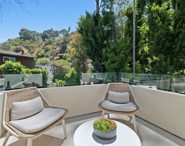 1712 N Beverly Glen Boulevard - Photo Thumbnail 18