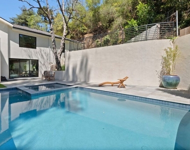 1712 N Beverly Glen Boulevard - Photo Thumbnail 30