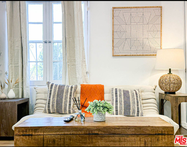 239 S Doheny Drive - Photo Thumbnail 2