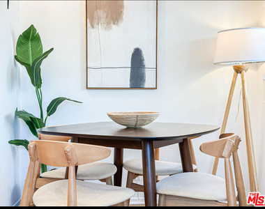 239 S Doheny Drive - Photo Thumbnail 6
