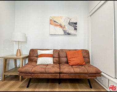 239 S Doheny Drive - Photo Thumbnail 13