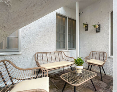 239 S Doheny Drive - Photo Thumbnail 16