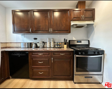 239 S Doheny Drive - Photo Thumbnail 3
