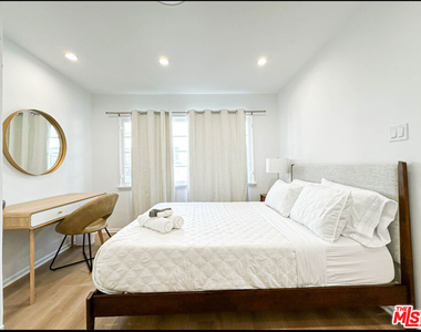 239 S Doheny Drive - Photo Thumbnail 10