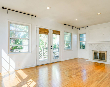 6632 W 87th Street - Photo Thumbnail 4