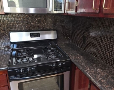 305 S Reeves Drive - Photo Thumbnail 4