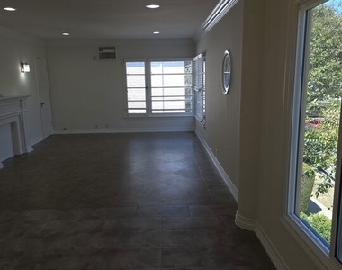 305 S Reeves Drive - Photo Thumbnail 5