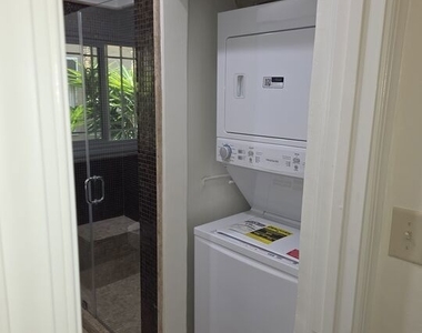305 S Reeves Drive - Photo Thumbnail 8