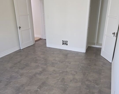 305 S Reeves Drive - Photo Thumbnail 7