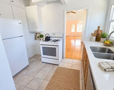 1331 Masselin Avenue - Photo Thumbnail 12