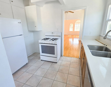 1331 Masselin Avenue - Photo Thumbnail 13