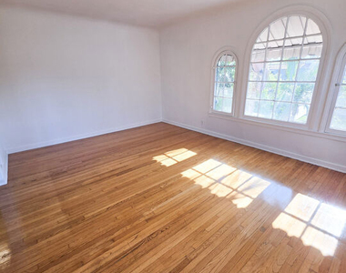1331 Masselin Avenue - Photo Thumbnail 7
