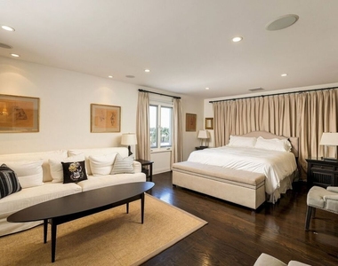 7887 Hillside Avenue - Photo Thumbnail 9