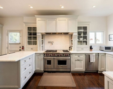 7887 Hillside Avenue - Photo Thumbnail 2