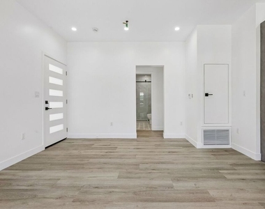 1434 Beverwil Drive - Photo Thumbnail 4