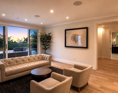 722 N Camden Drive - Photo Thumbnail 14